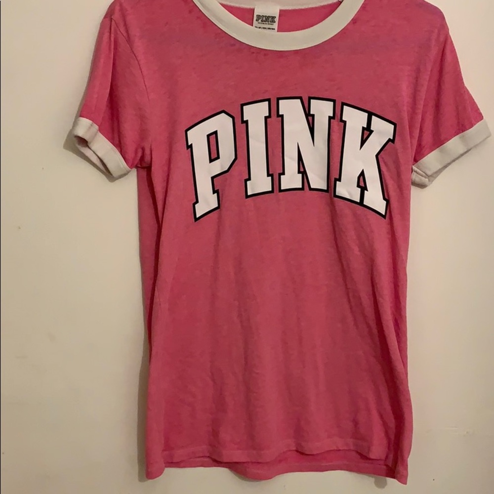 pink t-shirt.